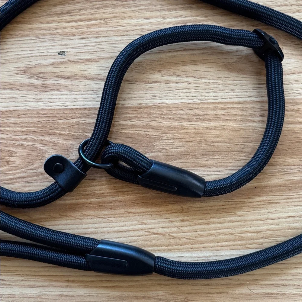 NWOT Slip Dog Leash + Waste Bag Holder 🐾